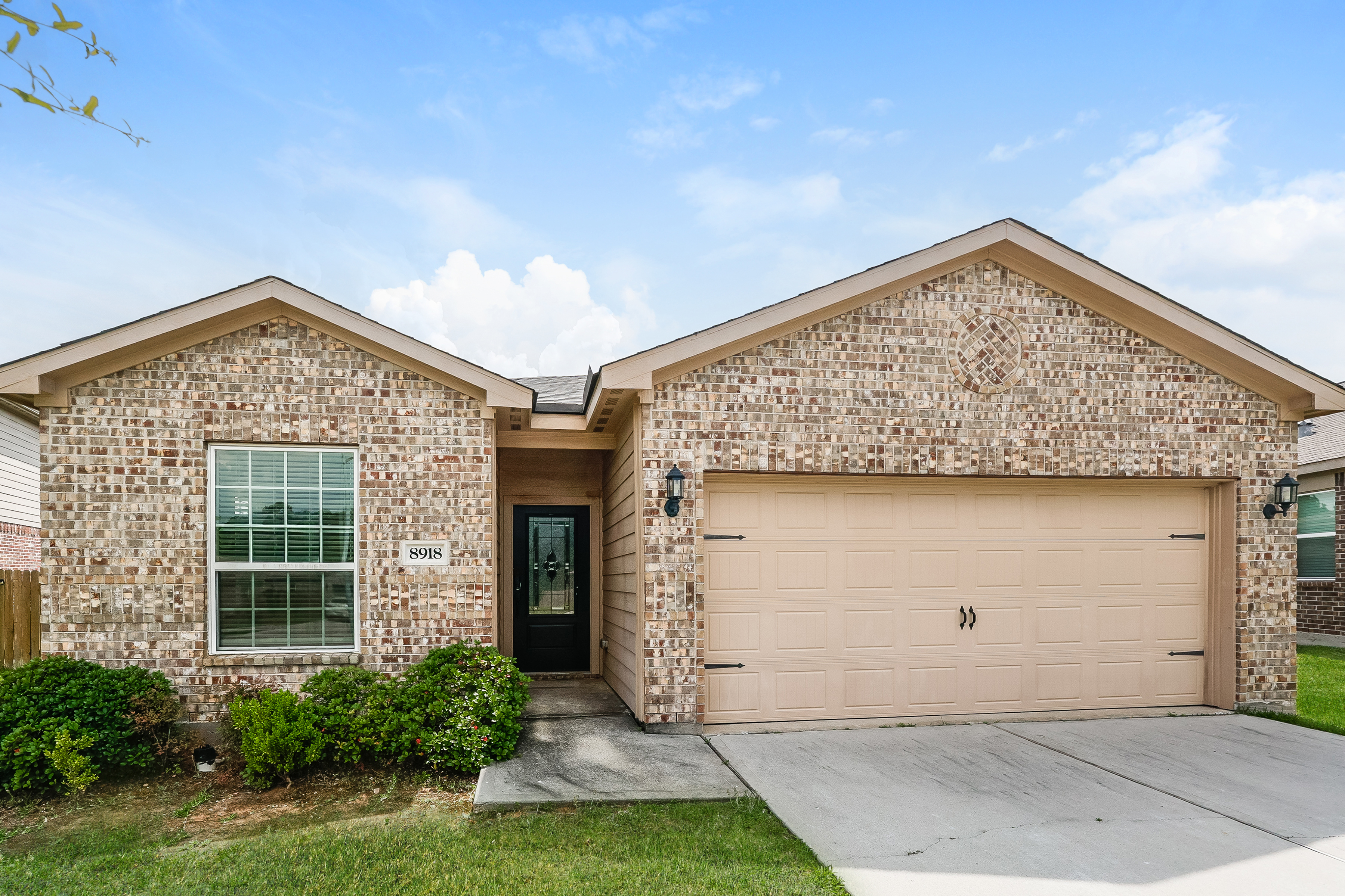 8918 Oval Glass Street Conroe, TX 77304